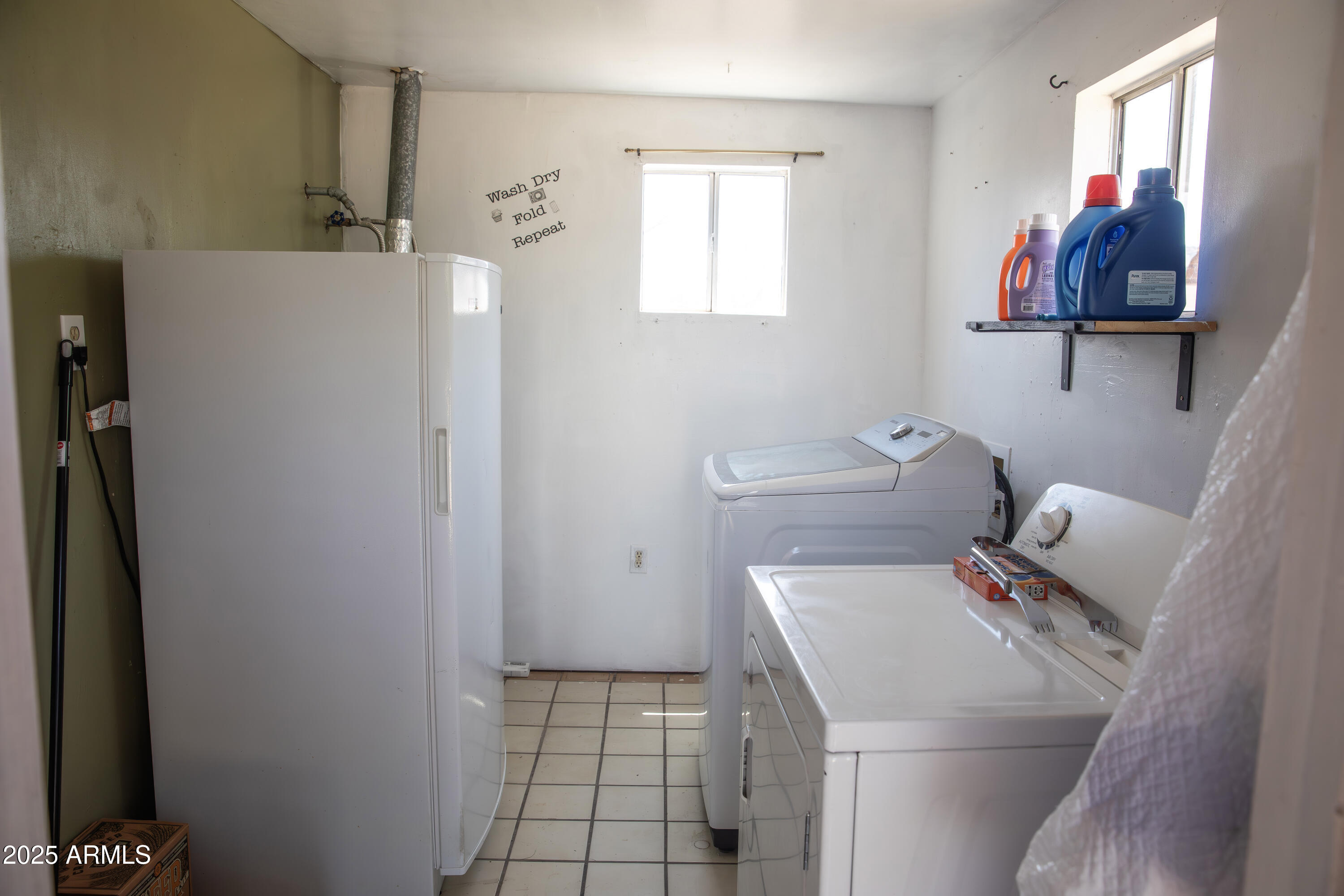 108 Graham Drive Bisbee, AZ 85603 - Photo 17 of 52 a utility room with dryer and washer