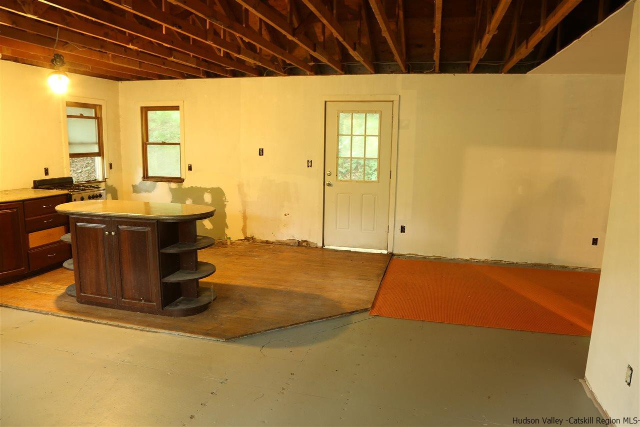 172 Bruceville Road High Falls, NY 12440 - Photo 4 of 10 a workspace with furniture