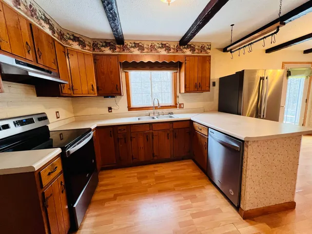 $249,900 | 583 Pinehurst Street, Lyndon, VT 05851