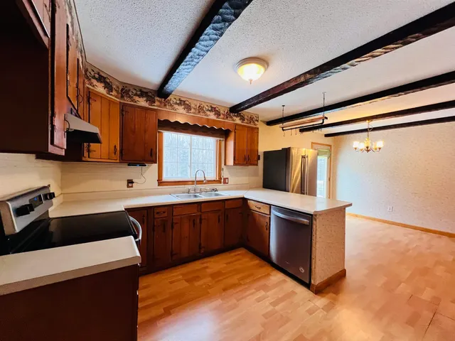 $249,900 | 583 Pinehurst Street, Lyndon, VT 05851