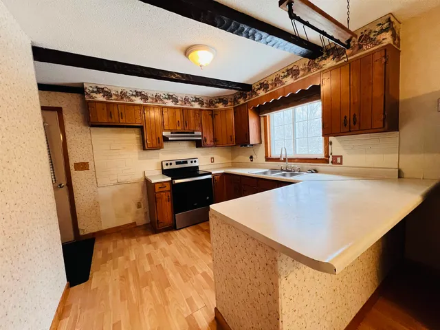 $249,900 | 583 Pinehurst Street, Lyndon, VT 05851