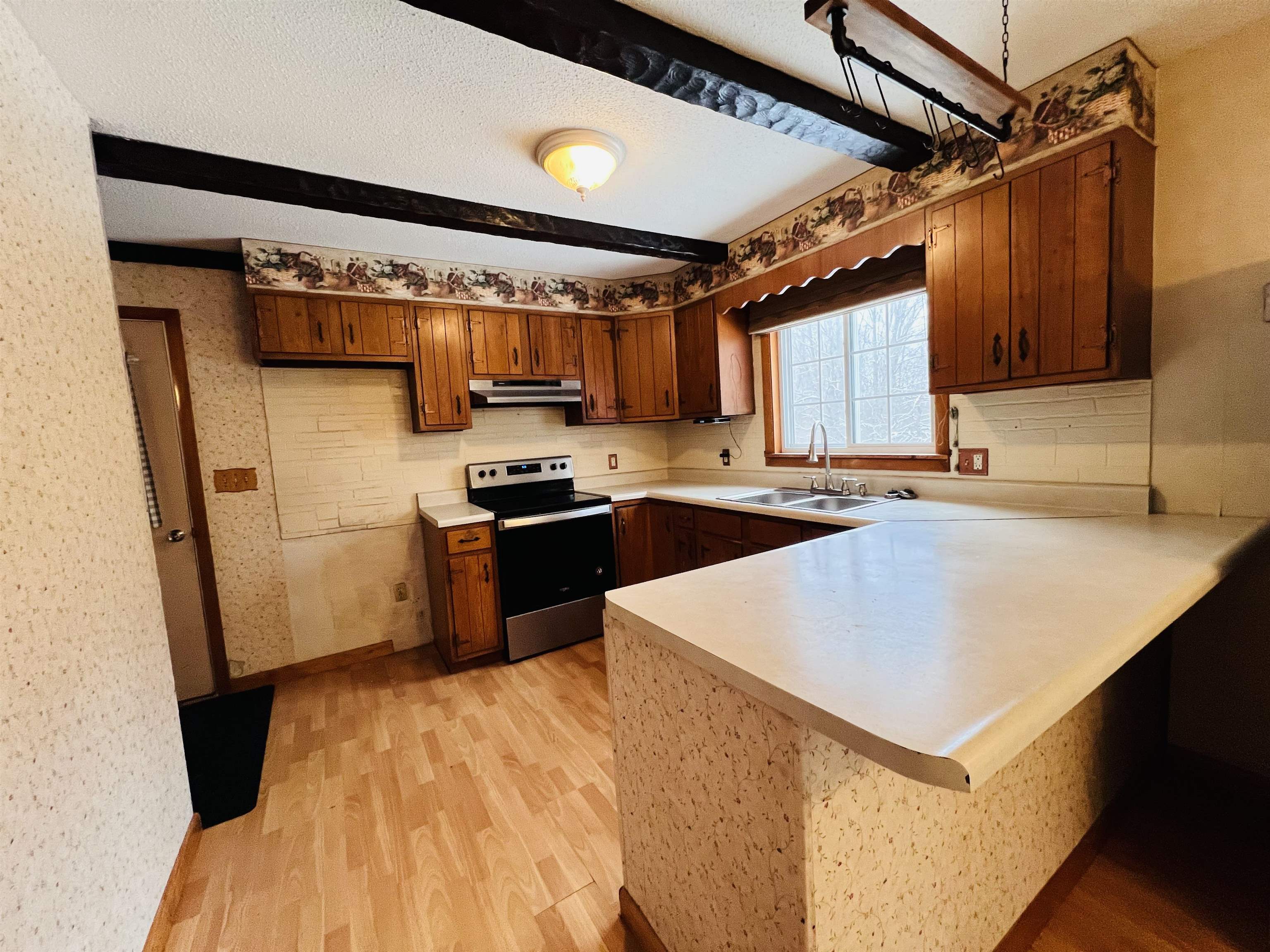 583 Pinehurst Street Lyndon, VT 05851 - Photo 13 of 57