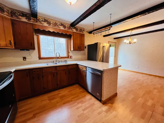 $249,900 | 583 Pinehurst Street, Lyndon, VT 05851