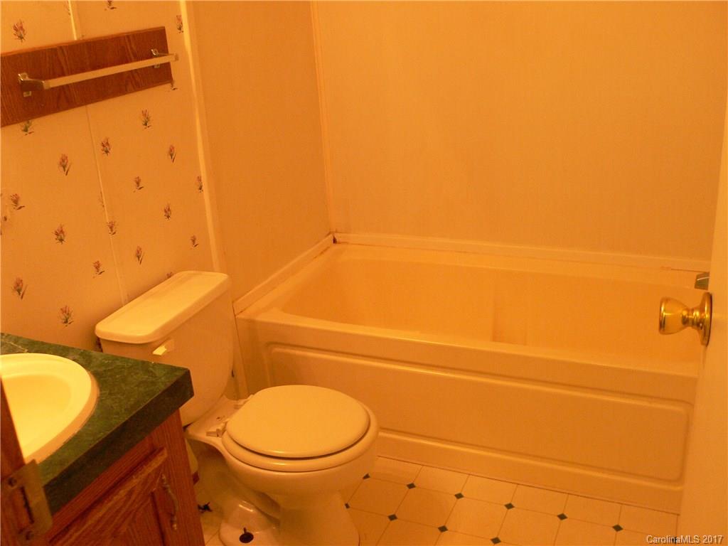 308 North Long Branch Road Marshall, NC 28753 - Photo 10 of 24 Gallery Image 10