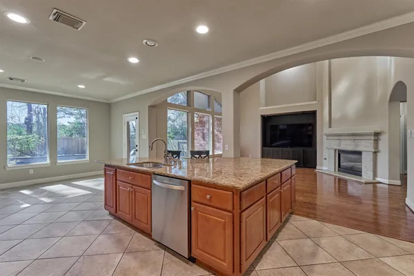 $899,000 | 34 Pawprint Place, The Woodlands, TX 77382