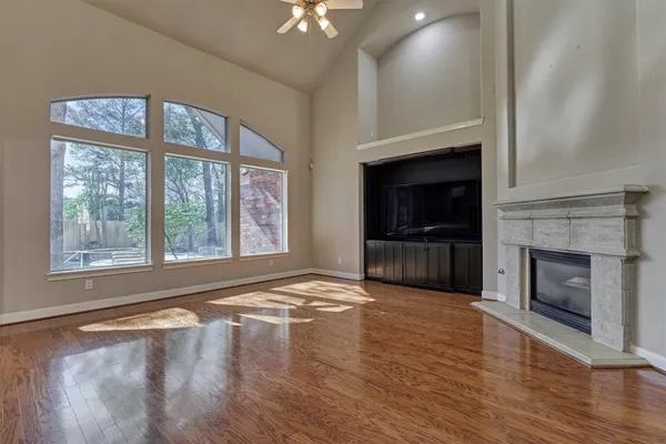 $899,000 | 34 Pawprint Place, The Woodlands, TX 77382