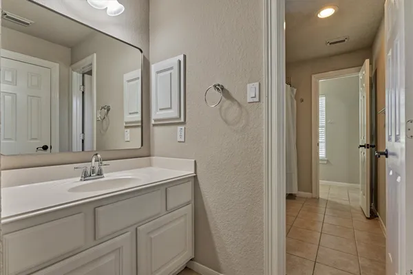 $899,000 | 34 Pawprint Place, The Woodlands, TX 77382