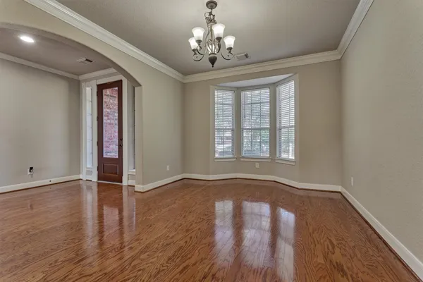 $899,000 | 34 Pawprint Place, The Woodlands, TX 77382