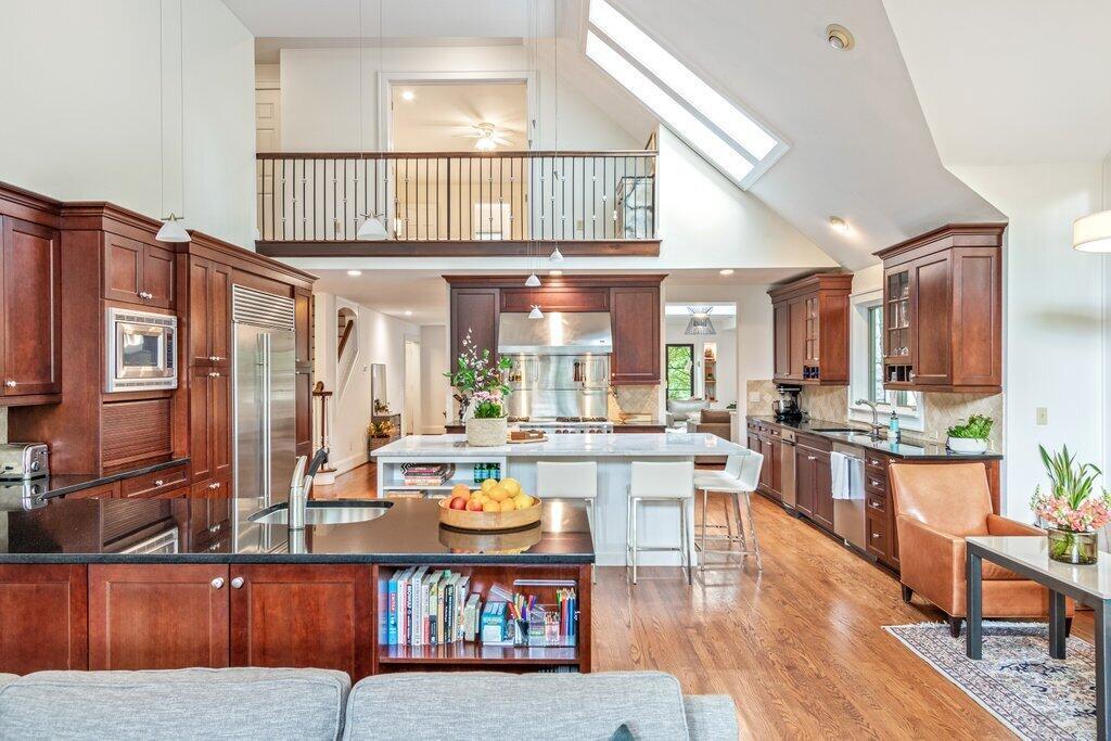 2274 Yorkshire Road Columbus, OH 43221 - Photo 8 of 59 2274 Yorkshire Road-9.jpg-SMALL