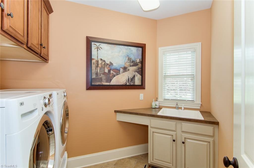5032 Bennington Way High Point, NC 27262 - Photo 28 of 30 Laundry on first floor