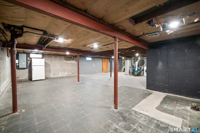 a view of utility room