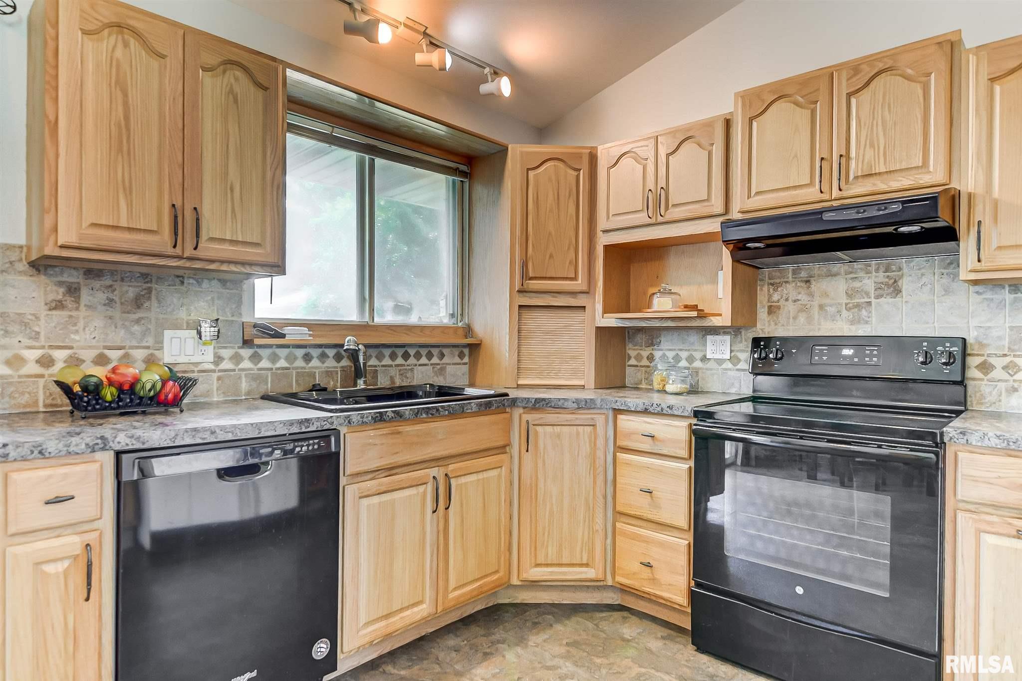 6 Leeds Drive Springfield, IL 62702 - Photo 12 of 26 Gallery Image 12