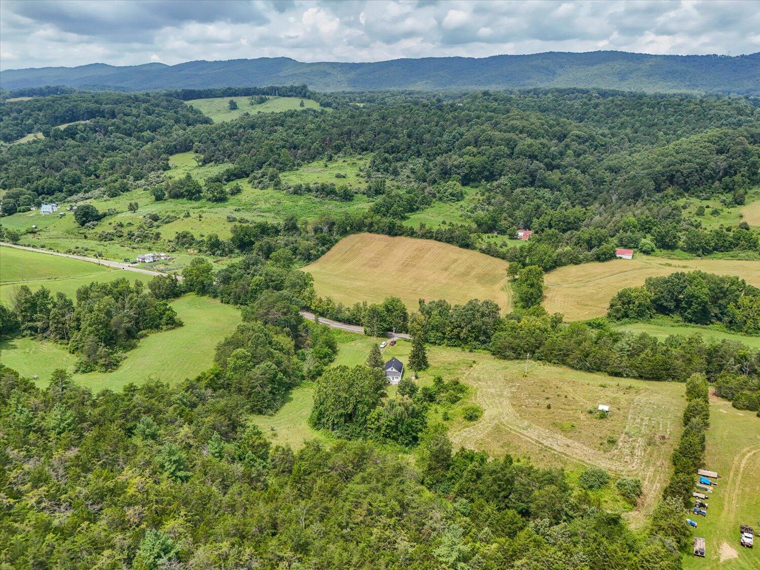 8580 Blacksburg Road Catawba, VA 24070 - Photo 38 of 50 38-8580 Blacksburg-38