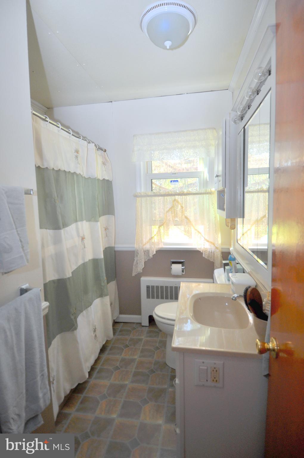 2154 Valley Road Berkeley Springs, WV 25411 - Photo 17 of 30 Bath