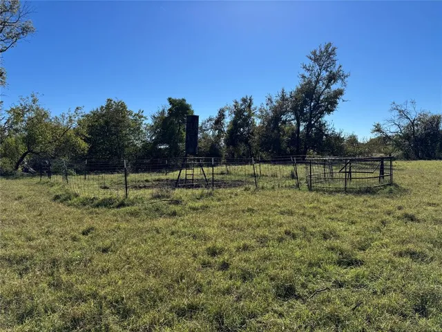 a view of yard with trees