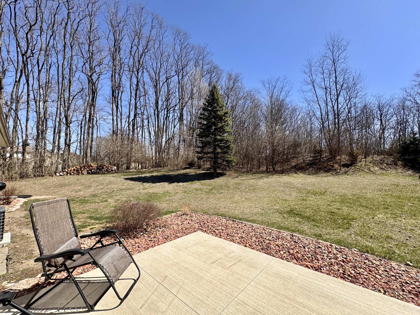 402 Woodside Place Dixon, IL 61021 - Photo 17 of 17 a view of backyard space