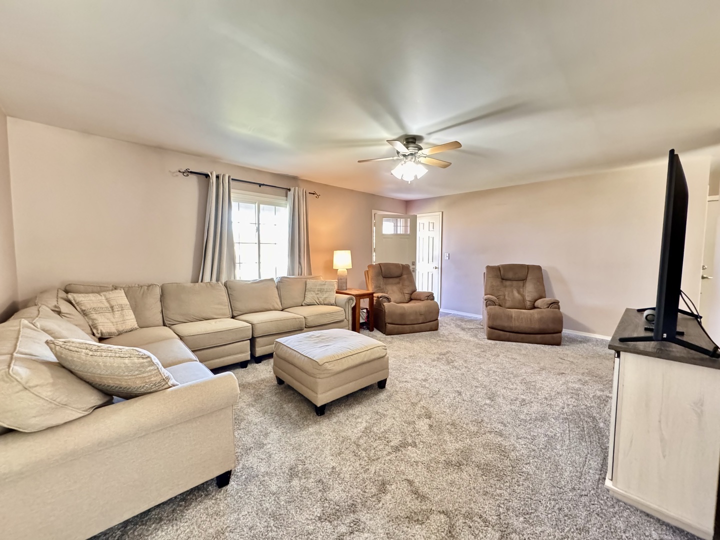 402 Woodside Place Dixon, IL 61021 - Photo 3 of 17 a living room with furniture ceiling fan and a window