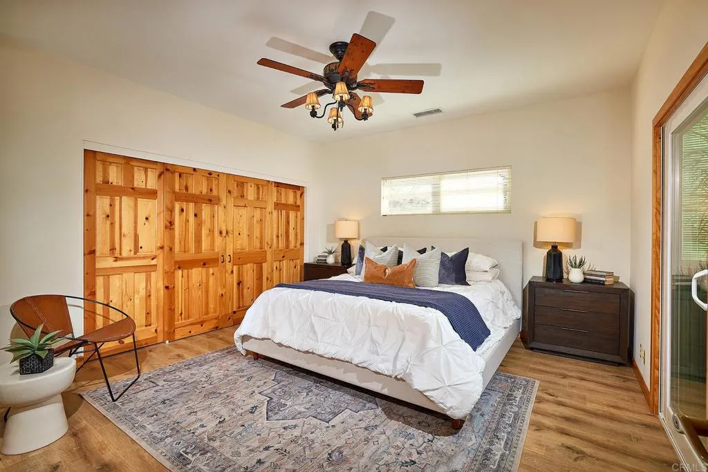 4613 Sun Valley Road Del Mar, CA 92014 - Photo 50 of 55 a bed room with a bed and a chair