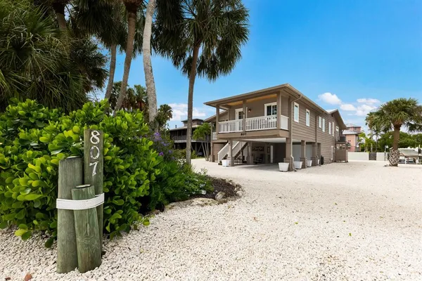 $2,300,000 | 807 South Bay Boulevard, Anna Maria, FL 34216