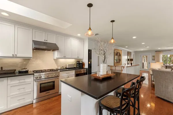 $2,300,000 | 807 South Bay Boulevard, Anna Maria, FL 34216