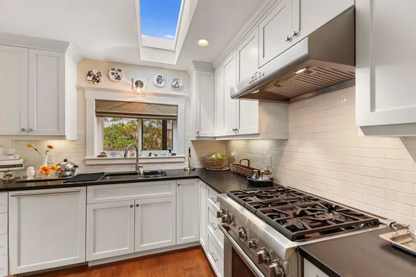 $2,300,000 | 807 South Bay Boulevard, Anna Maria, FL 34216