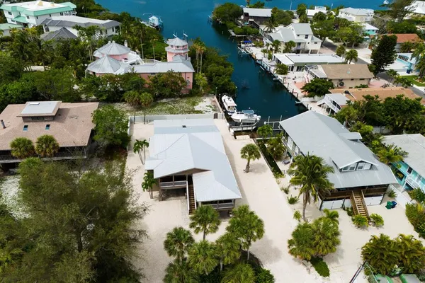 $2,300,000 | 807 South Bay Boulevard, Anna Maria, FL 34216