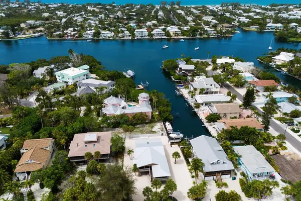 $2,300,000 | 807 South Bay Boulevard, Anna Maria, FL 34216