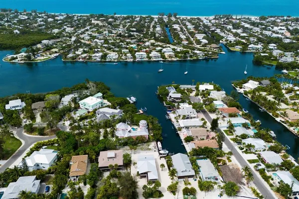 $2,300,000 | 807 South Bay Boulevard, Anna Maria, FL 34216