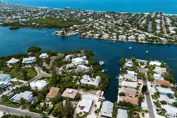 $2,300,000 | 807 South Bay Boulevard, Anna Maria, FL 34216