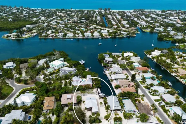 $2,300,000 | 807 South Bay Boulevard, Anna Maria, FL 34216