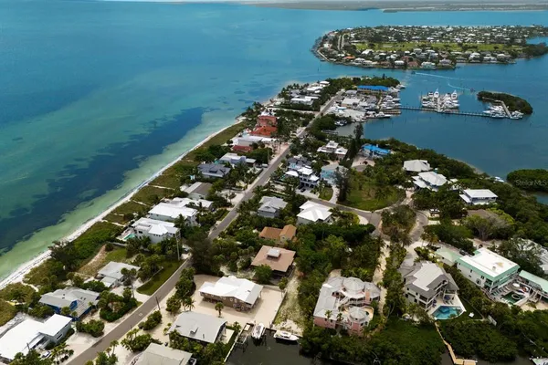 $2,300,000 | 807 South Bay Boulevard, Anna Maria, FL 34216