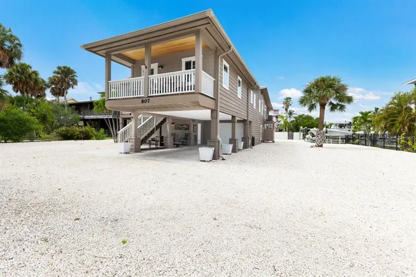 $2,300,000 | 807 South Bay Boulevard, Anna Maria, FL 34216
