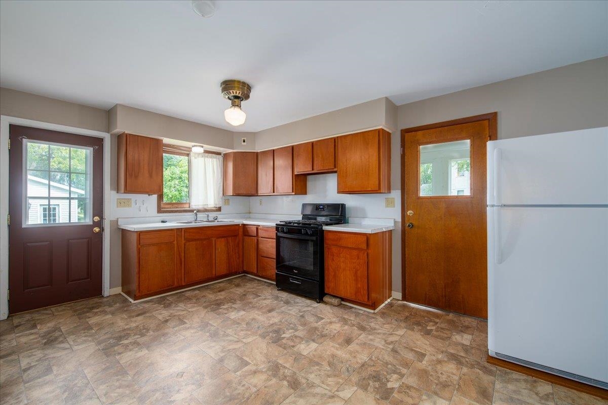 500 Scott Avenue Oshkosh, WI 54901 - Photo 5 of 27