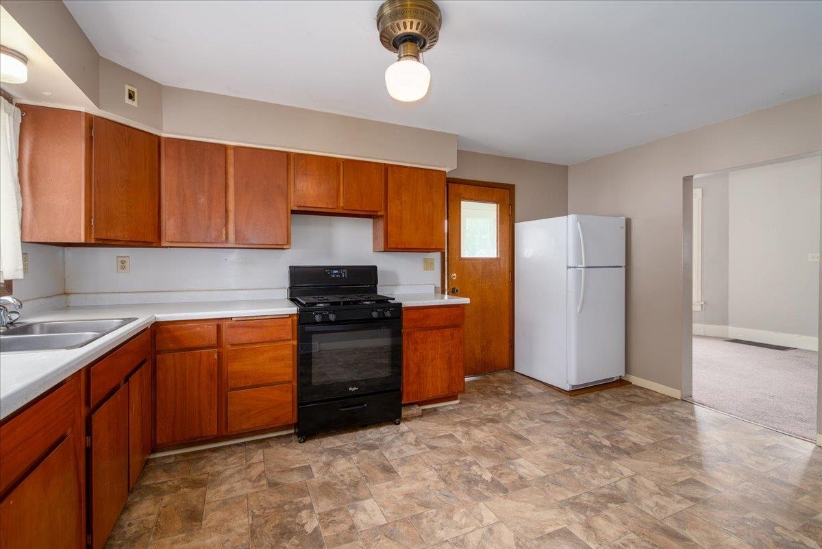 500 Scott Avenue Oshkosh, WI 54901 - Photo 6 of 27