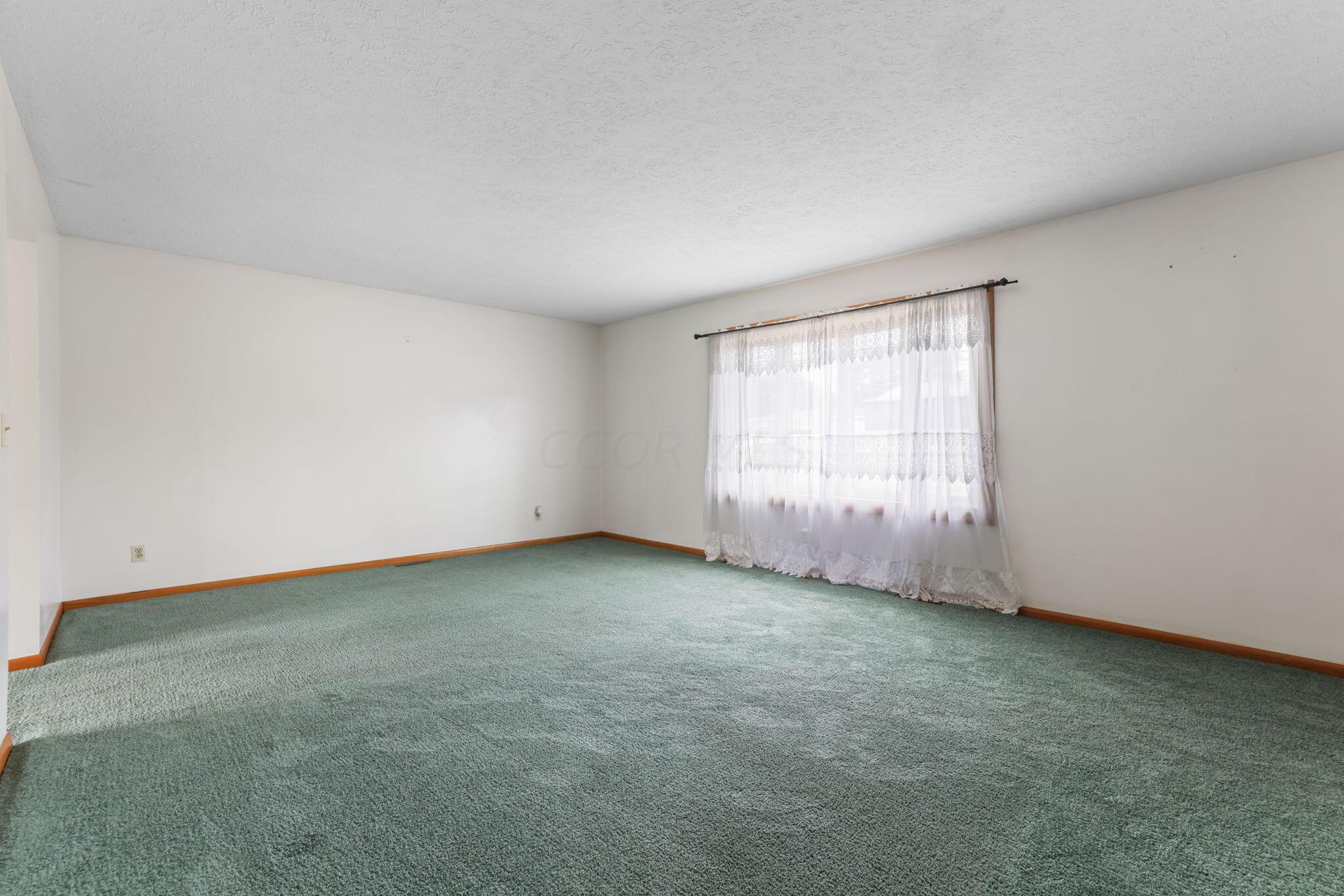 59172 Marietta Road Byesville, OH 43723 - Photo 4 of 30 Living Room 1st Floor