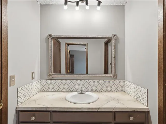 $384,900 | 4540 Greenhaven Drive, Vadnais Heights, MN 55127