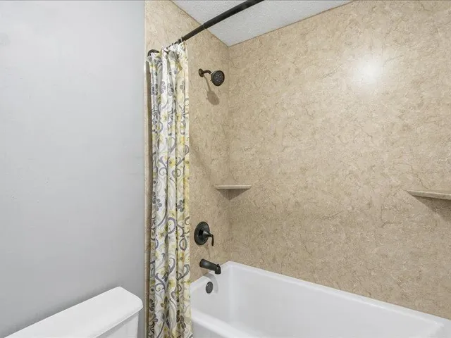 $384,900 | 4540 Greenhaven Drive, Vadnais Heights, MN 55127