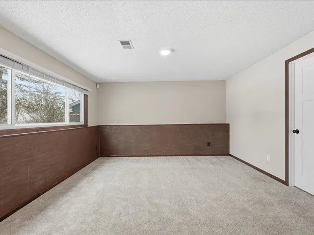 $384,900 | 4540 Greenhaven Drive, Vadnais Heights, MN 55127