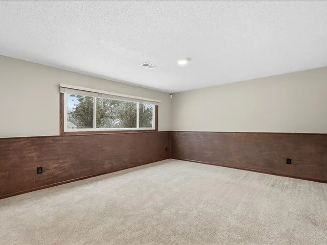 $384,900 | 4540 Greenhaven Drive, Vadnais Heights, MN 55127