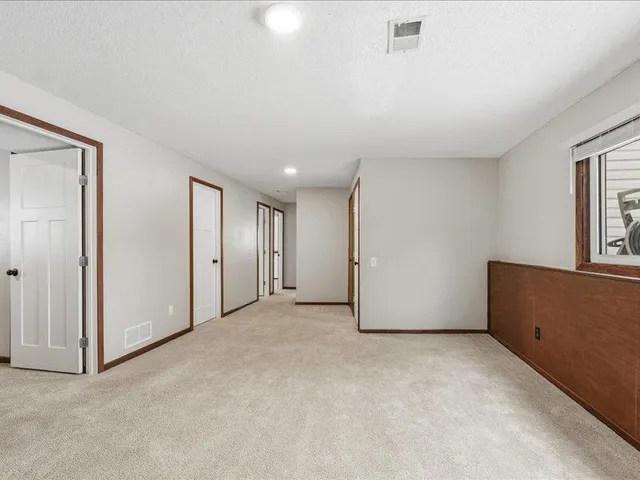 $384,900 | 4540 Greenhaven Drive, Vadnais Heights, MN 55127