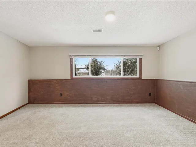 $384,900 | 4540 Greenhaven Drive, Vadnais Heights, MN 55127