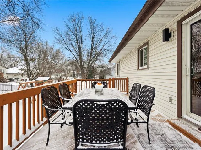 $384,900 | 4540 Greenhaven Drive, Vadnais Heights, MN 55127