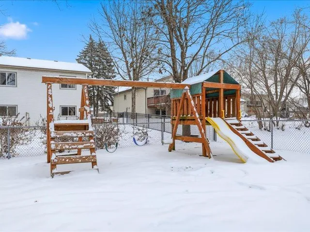 $384,900 | 4540 Greenhaven Drive, Vadnais Heights, MN 55127