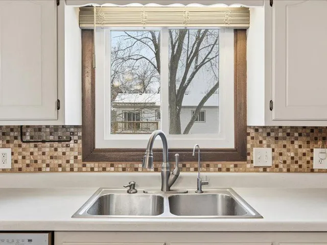 $384,900 | 4540 Greenhaven Drive, Vadnais Heights, MN 55127