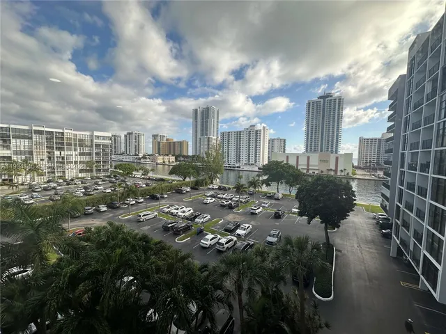 $2,700 | 600 Parkview Drive, Unit 602, Hallandale Beach, FL 33009