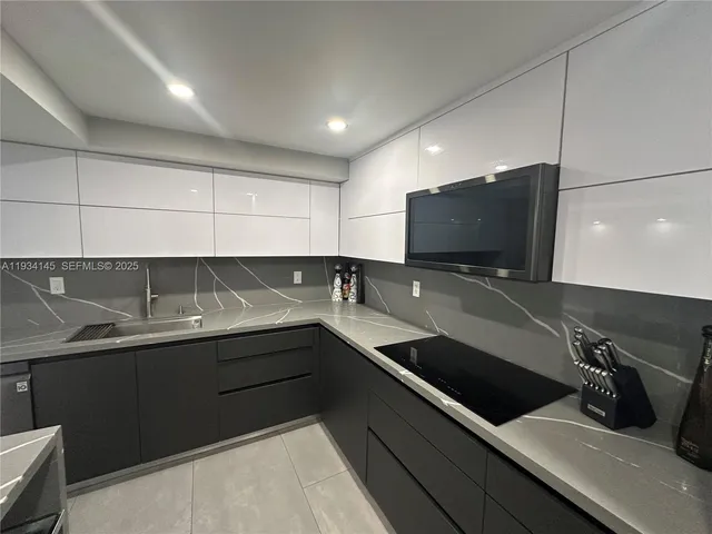 $2,700 | 600 Parkview Drive, Unit 602, Hallandale Beach, FL 33009