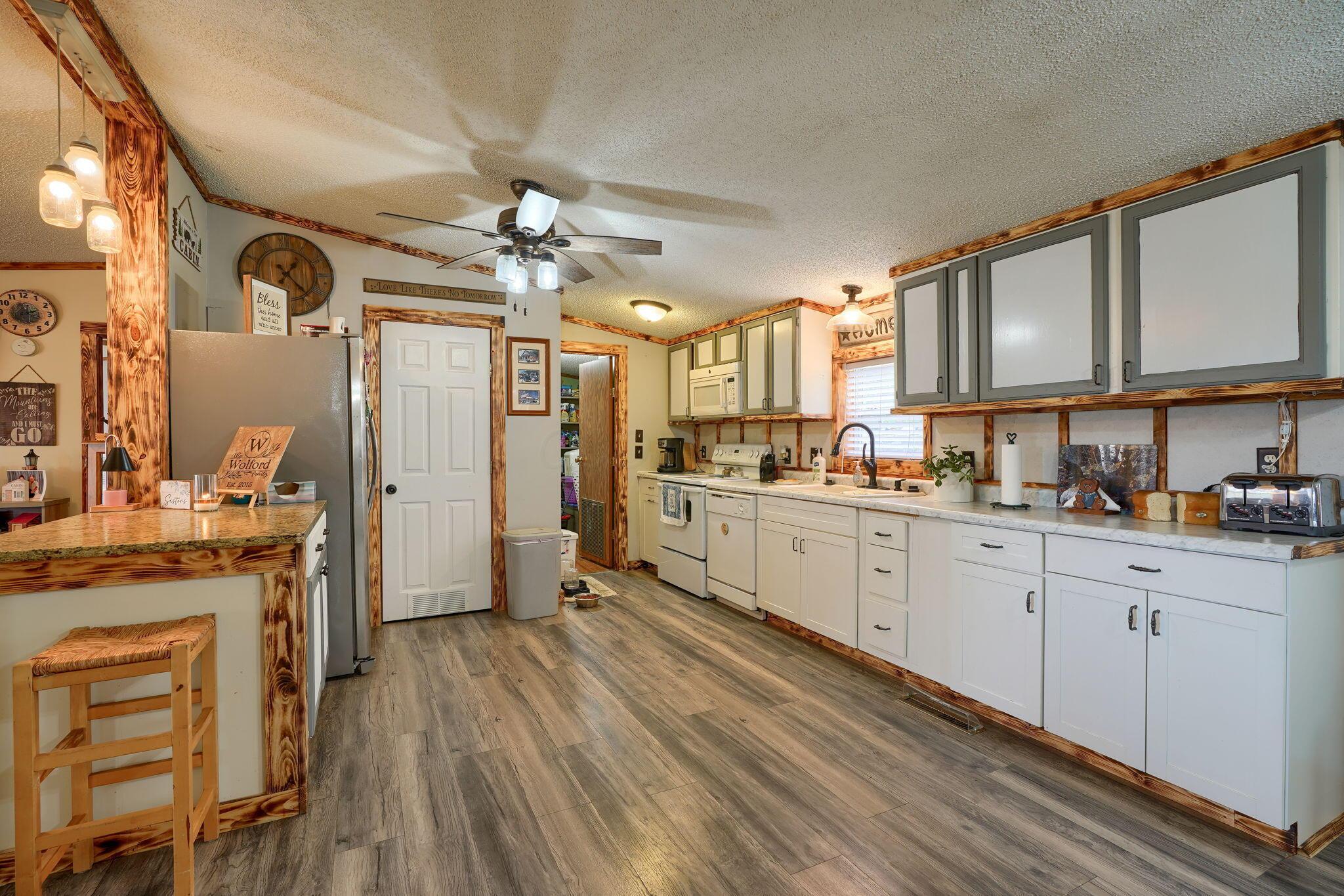 1048 Beatty Road Waverly, OH 45690 - Photo 12 of 28 Kitchen