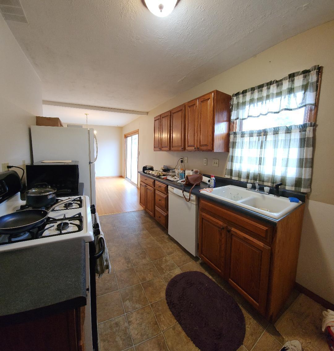 1306 Crestview Road Albert Lea, MN 56007 - Photo 4 of 28