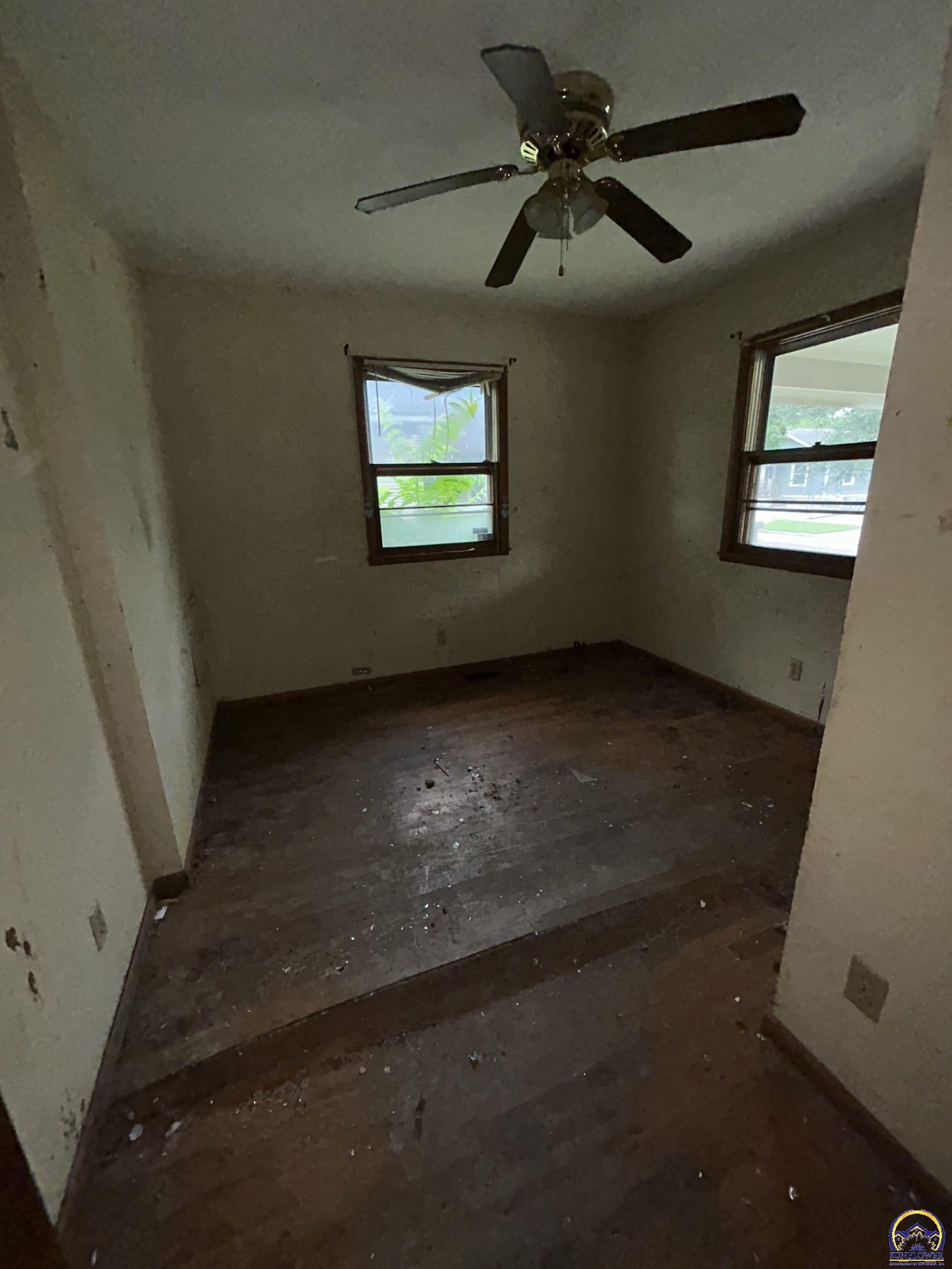 1010 Southeast Locust Street Topeka, KS 66607 - Photo 6 of 15