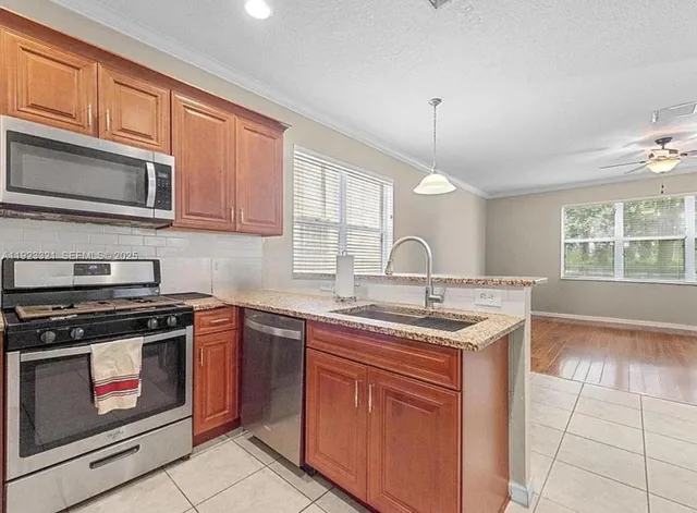 $3,950 | 168 Canterbury Place, Royal Palm Beach, FL 33414